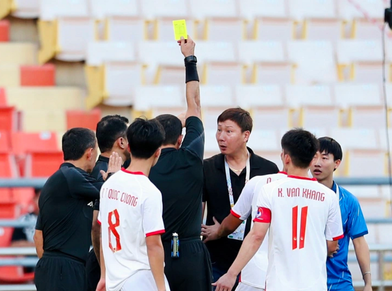 chiec-the-vang-hiem-thay-cua-hlv-kim-sang